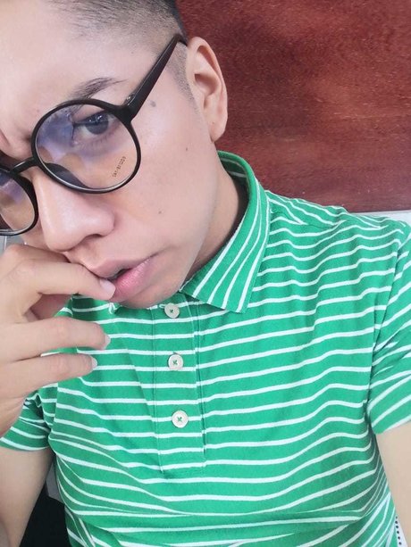 Iv n ヌードのポルノスター ギャラリー