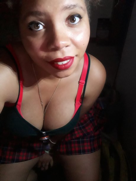 Peek A Boo Babe ヌードモデル 画像