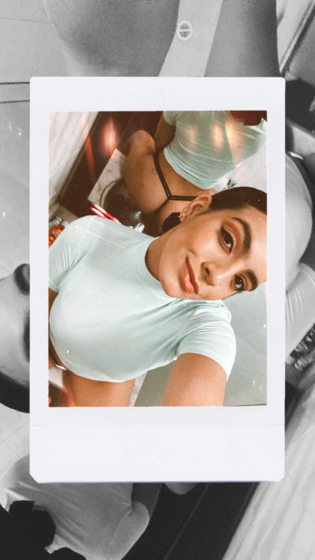 Jinnethcojm ヌードモデル 写真