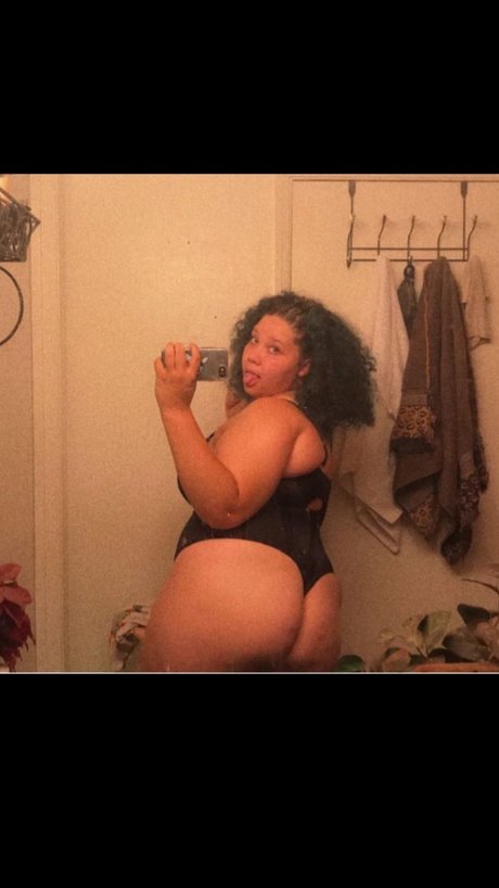 HoneeyBootyy ヌード女優 写真