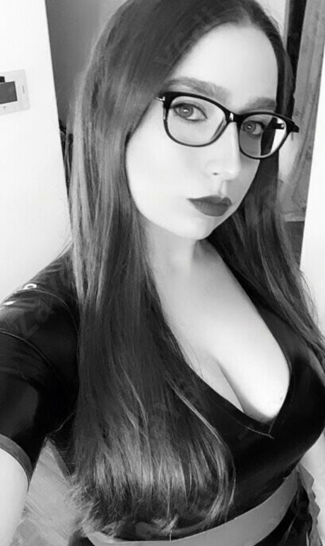 Kirsty Wells ホット女優 ギャラリー