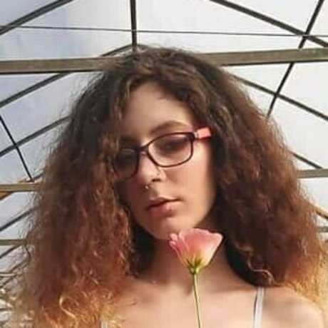 Nico Aro ホットなポルノスター ギャラリー