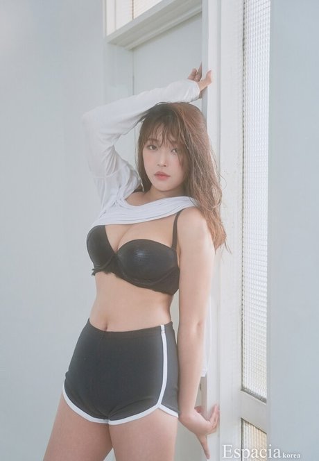 イタリア人熟女OnlyFans 無料ヌード 画像