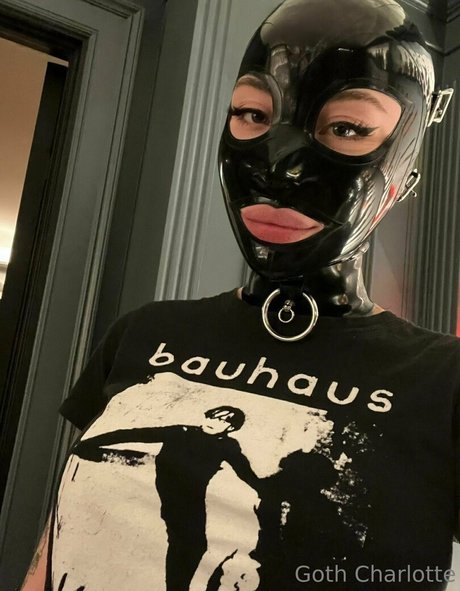 gothcharlotte ポルノ女優 写真