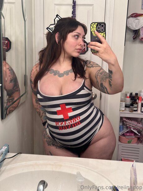 客室乗務員 OnlyFans ホットxxx 画像