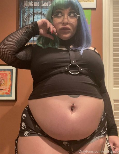 母乳オンリーファン ヌード 写真