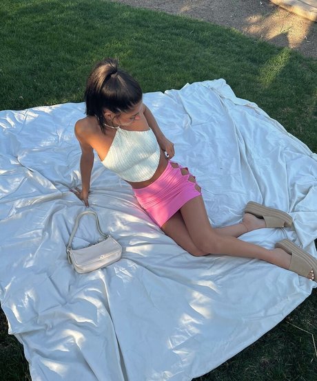 Bella Tierno スター 裸 画像