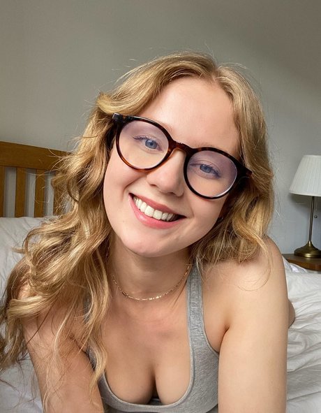 曲線美のティーンズOnlyFans アートヌード ギャラリー