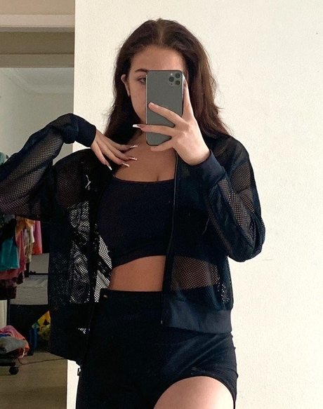 公共の場での猫のOnlyFans セクシーxxx 写真