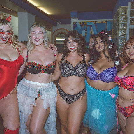 18歳のOnlyFans セクシーxxx 写真