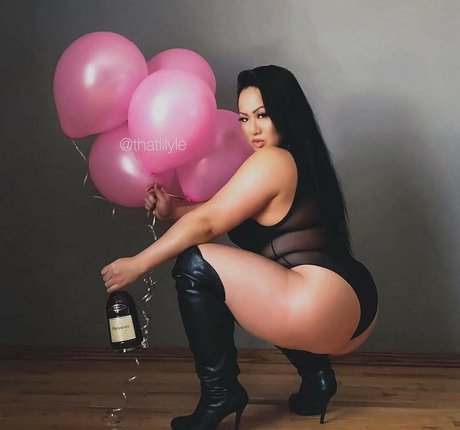 Lily Le 美しいモデル 写真