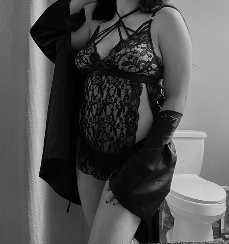 emswrldxo 裸の女優 写真