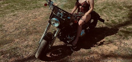 emswrldxo ヌードスター 画像