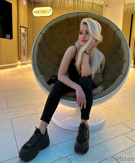 美しい巨乳OnlyFans ポルノグラフィック 画像