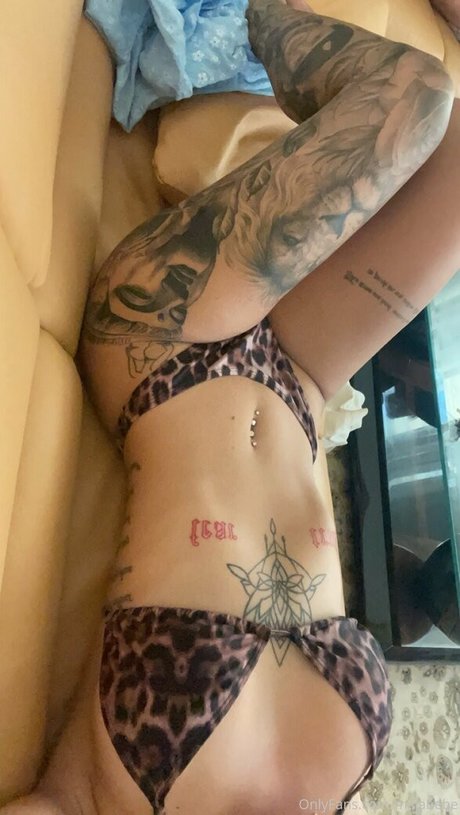 デカ尻ジーンズ OnlyFans 無料ヌード 画像