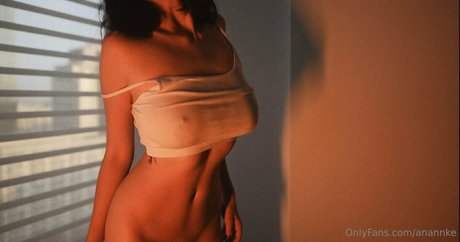 黒檀の小人OnlyFans ホットヌード 写真