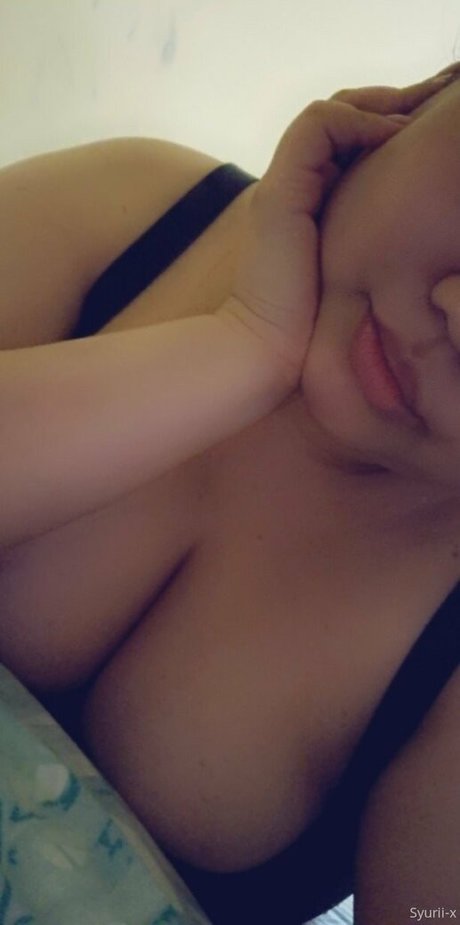 syurii 裸のポルノスター 写真