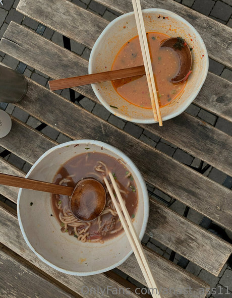 ブルネットの教師OnlyFans エロチック ギャラリー