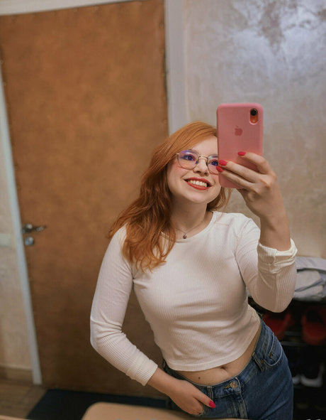 BBW 教師 OnlyFans アートヌード 写真