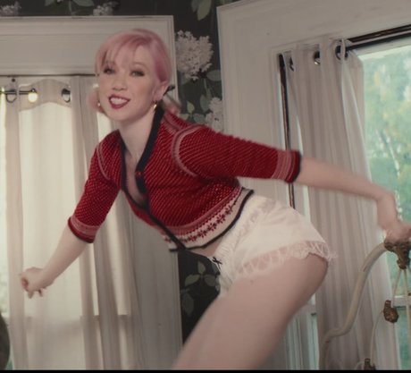 Carly Rae Jepsen ポルノモデル 画像