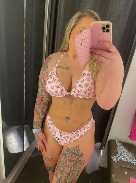 bootybarbiee セックス女優 画像