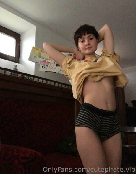 トップレスビーチOnlyFans アートヌード アーカイブ