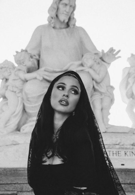 Alexa Demie アートスター 写真