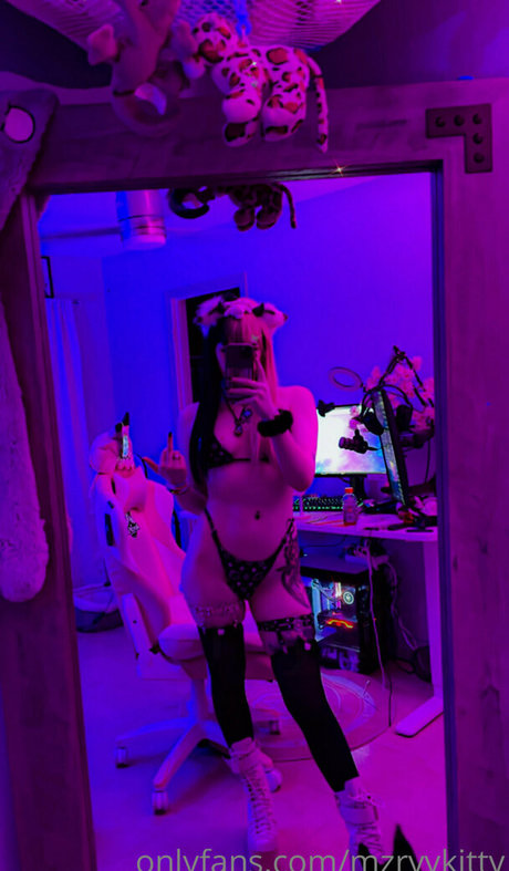 pixiemstyfree セクシーモデル 写真