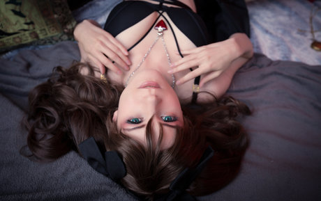 おばあちゃんの巨乳OnlyFans アートヌード 画像