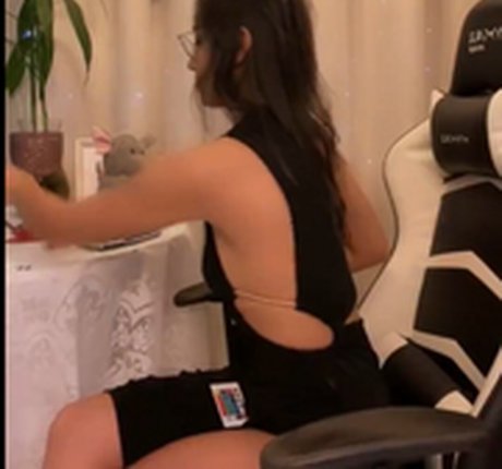 ニューハーフ巨乳OnlyFans ホット裸 アーカイブ