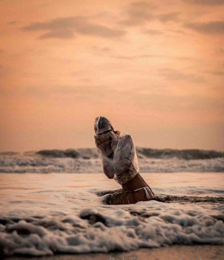 OnlyFansについて話す セクシーヌード 写真