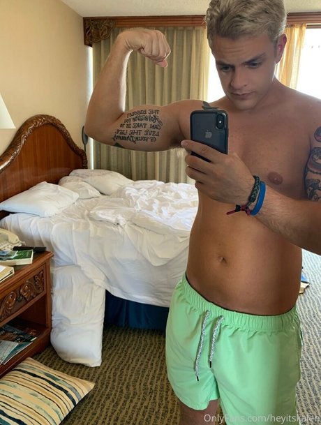 heyitskalen ポルノスター トップ 写真