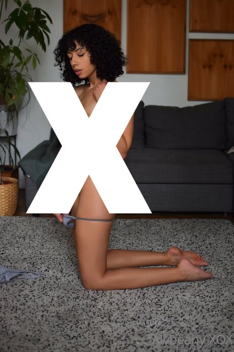 トップレスビーチOnlyFans アート裸 画像