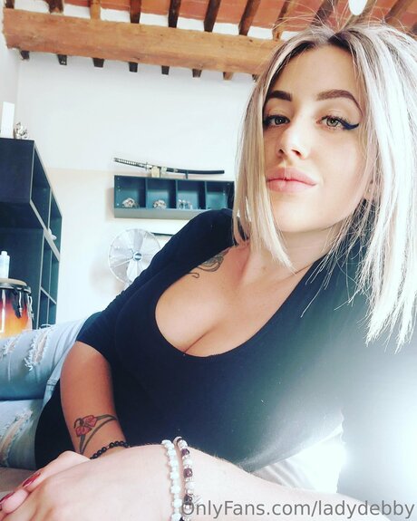 Lady Debby ポルノスター アート 画像