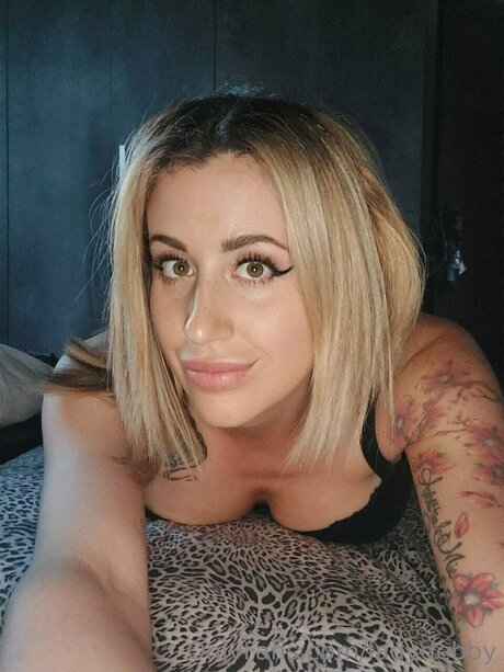 大きなお尻のアジア人OnlyFans アートヌード 写真