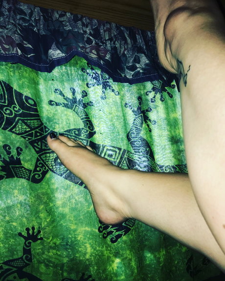 Vibi ngfeet かわいいポルノスター 写真