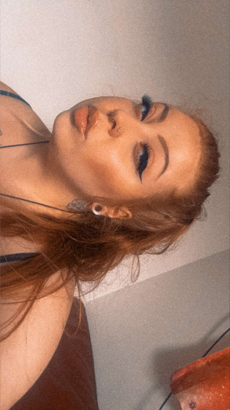 Peeches 裸のモデル ギャラリー