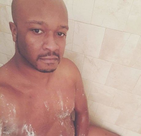 Raisin6t9 セックススター 写真