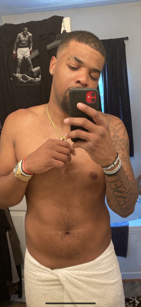 LiL ポルノスター HD 画像