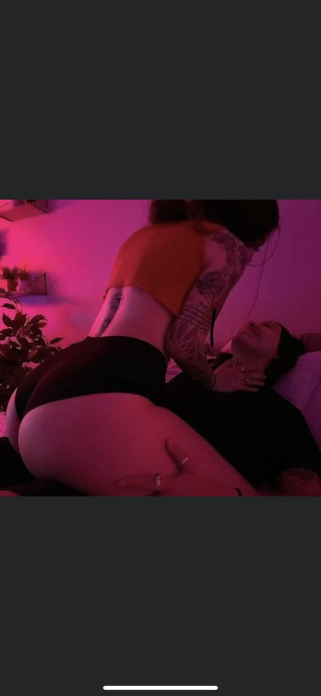 Gobbleitup 美しいモデル 写真