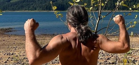 Swingy ヌードのポルノスター ギャラリー