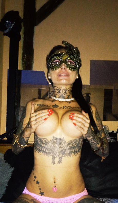 HotQueen エロティックなモデル ギャラリー