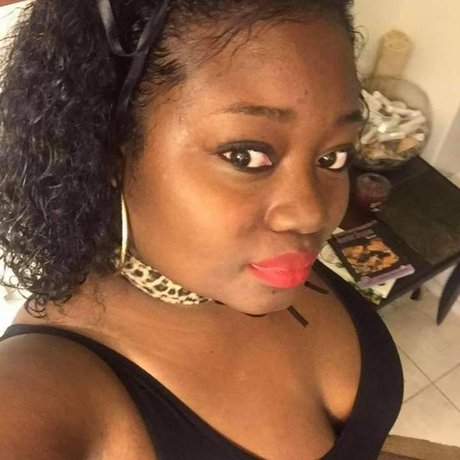 Kimberly Cacho エロティックなモデル 写真