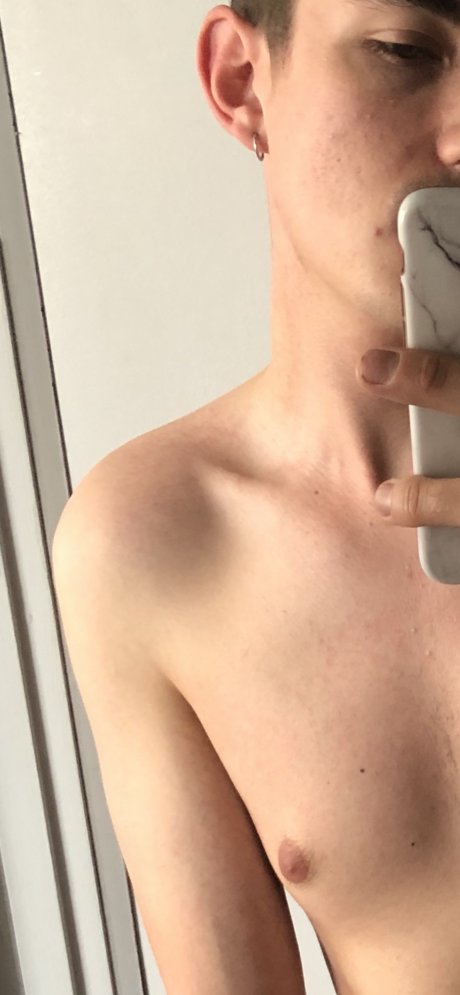 That French Twink セクシーなスター 写真