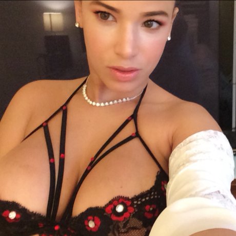 u6467595 ヌード女優 画像