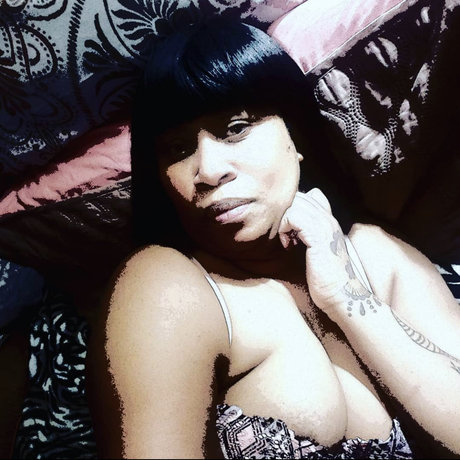 Madlen Decembre セックスモデル 写真