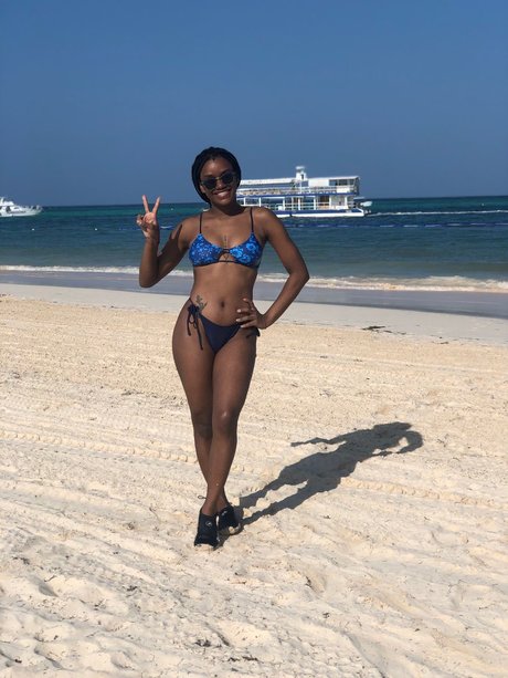 leyda suarez ポルノスター エロティック 画像