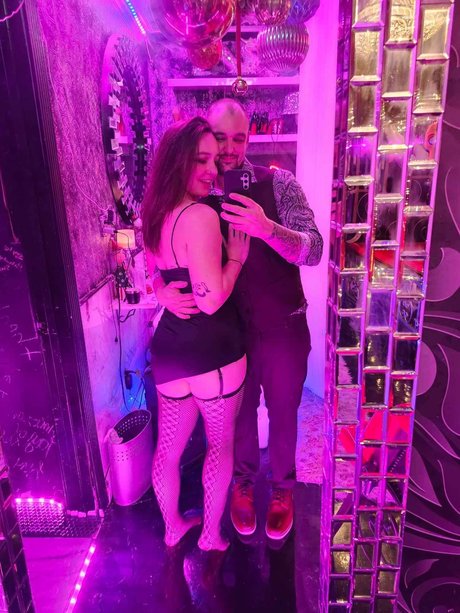 Regal Desires_ 美しいポルノスター 写真