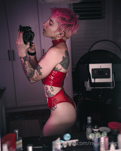 Notaprodigy ポルノスター 裸 写真