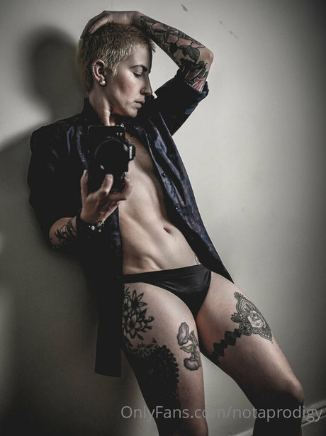 Notaprodigy ヌードモデル 画像